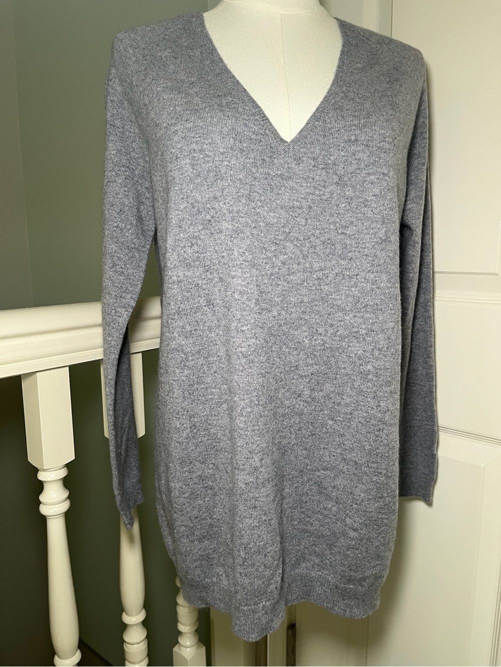 J. McLaughlin 100% Cashmere V-Neck Sweater Grey Tunic Sz S Preppy Coastal Chic